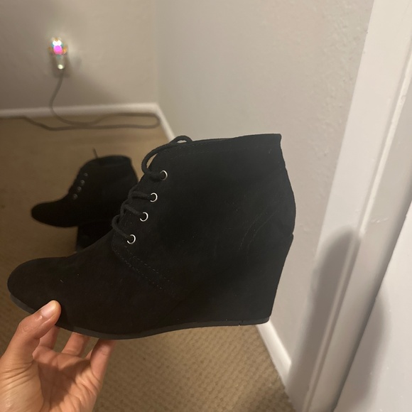 Arizona Jean Co Booties - Picture 2 of 2